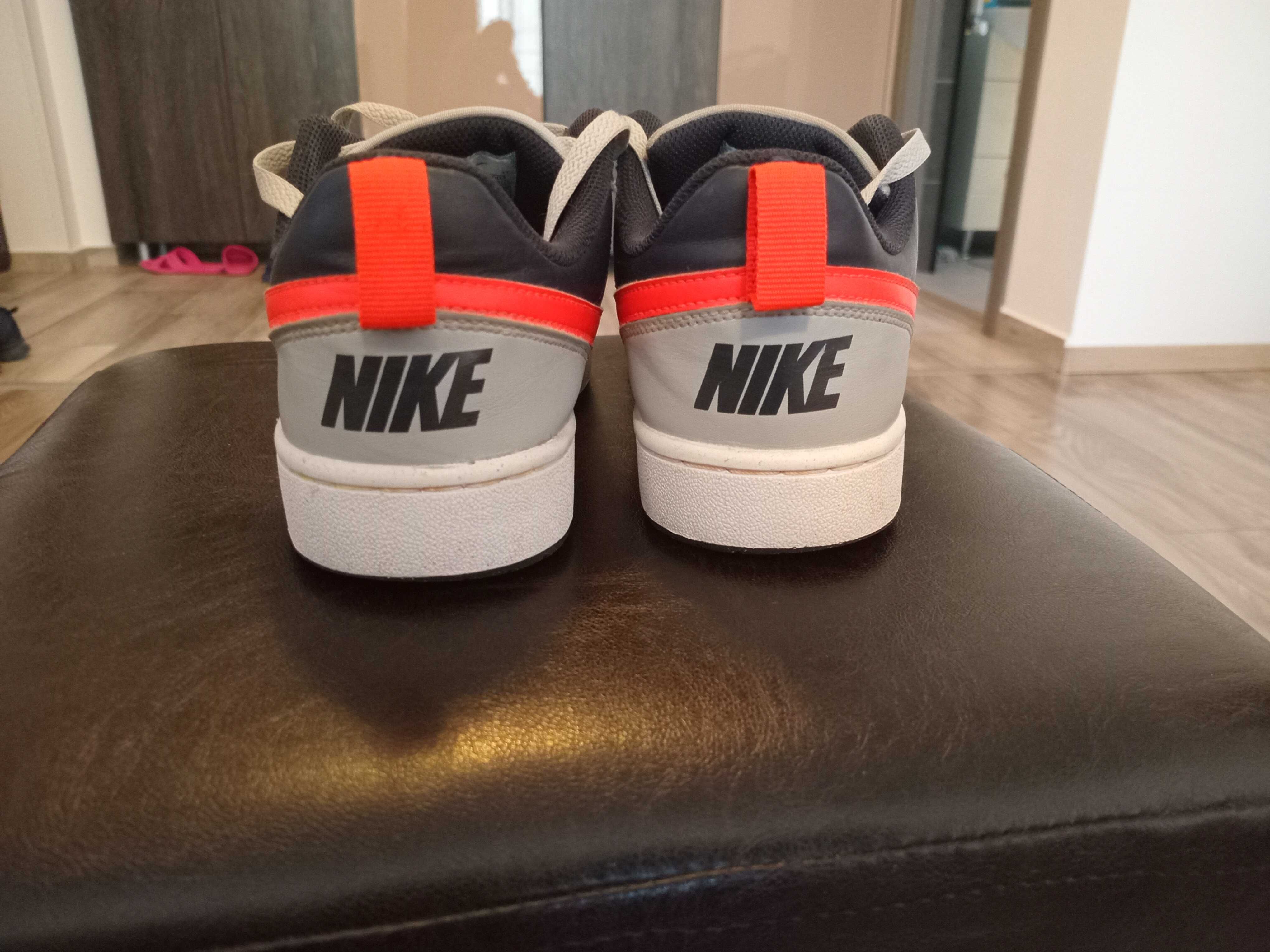 Adidasi Nike unisex in stare foarte buna, marimea 40