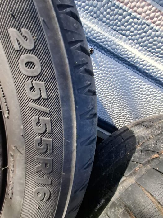 Продавам комплект от 4 броя оригинални алуминиеви джанти.