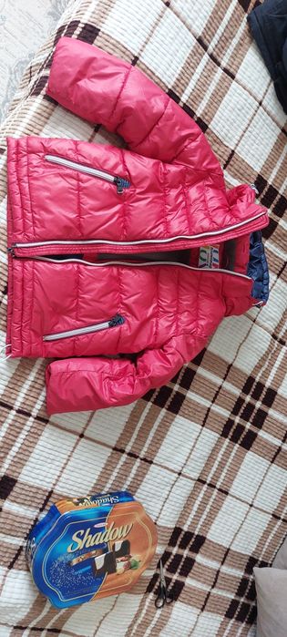 детская куртка зимняя , можно на холодную осень,   отдам  с комбинезон