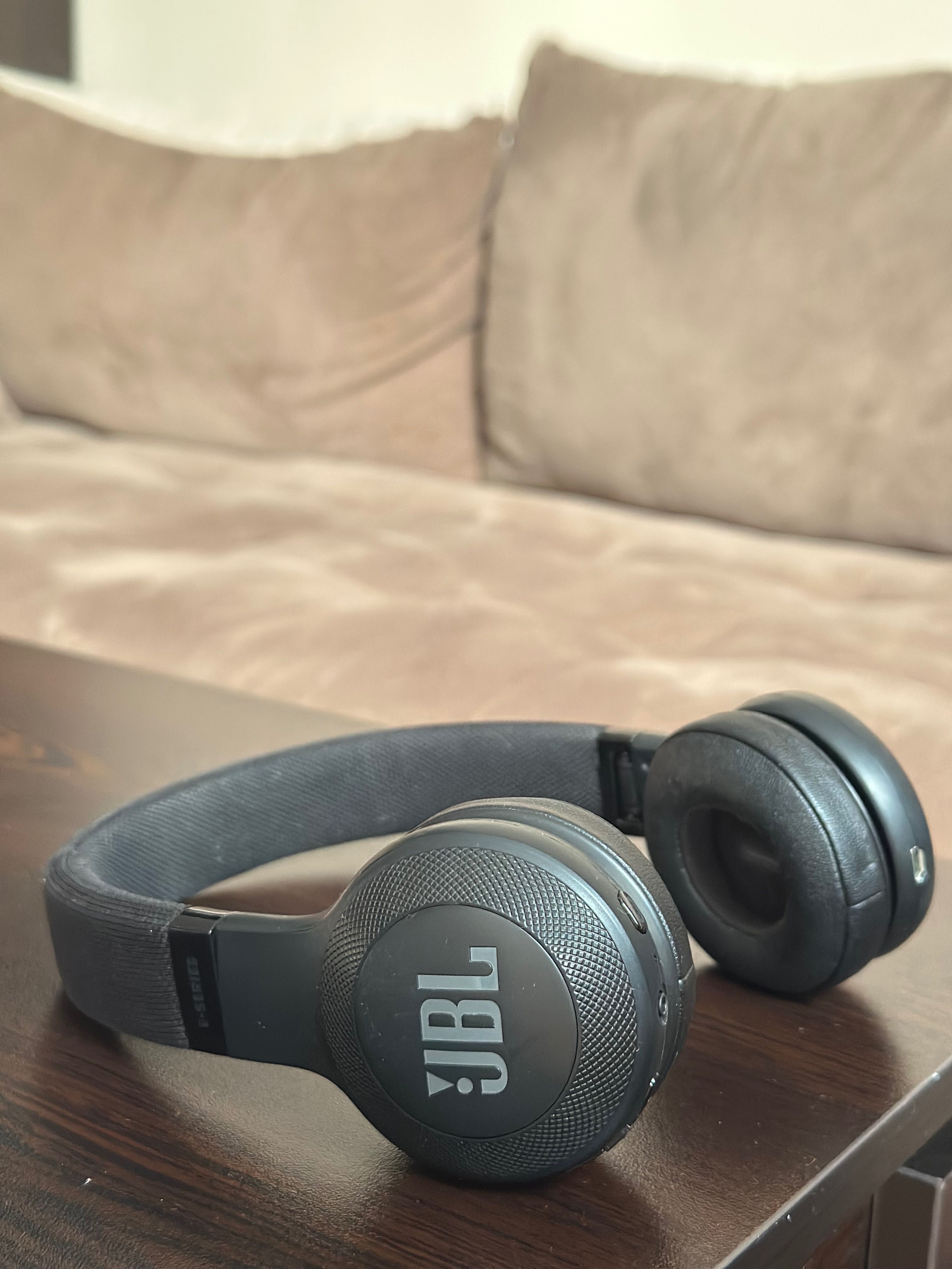 Безжични слушалки JBL E45BT