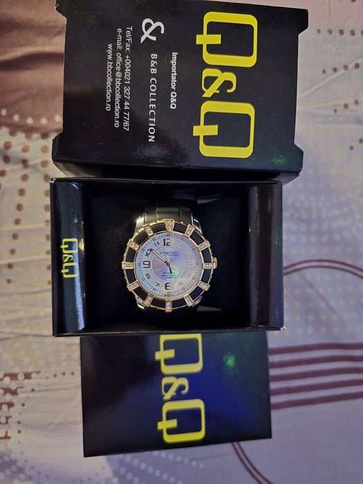 De vanzare,Perie par, ceas,  ondulator, toate în stare foarte bună!