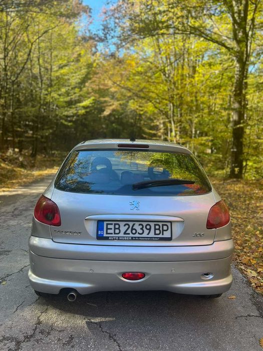 Peugeot 206 1.6 бензин пежо