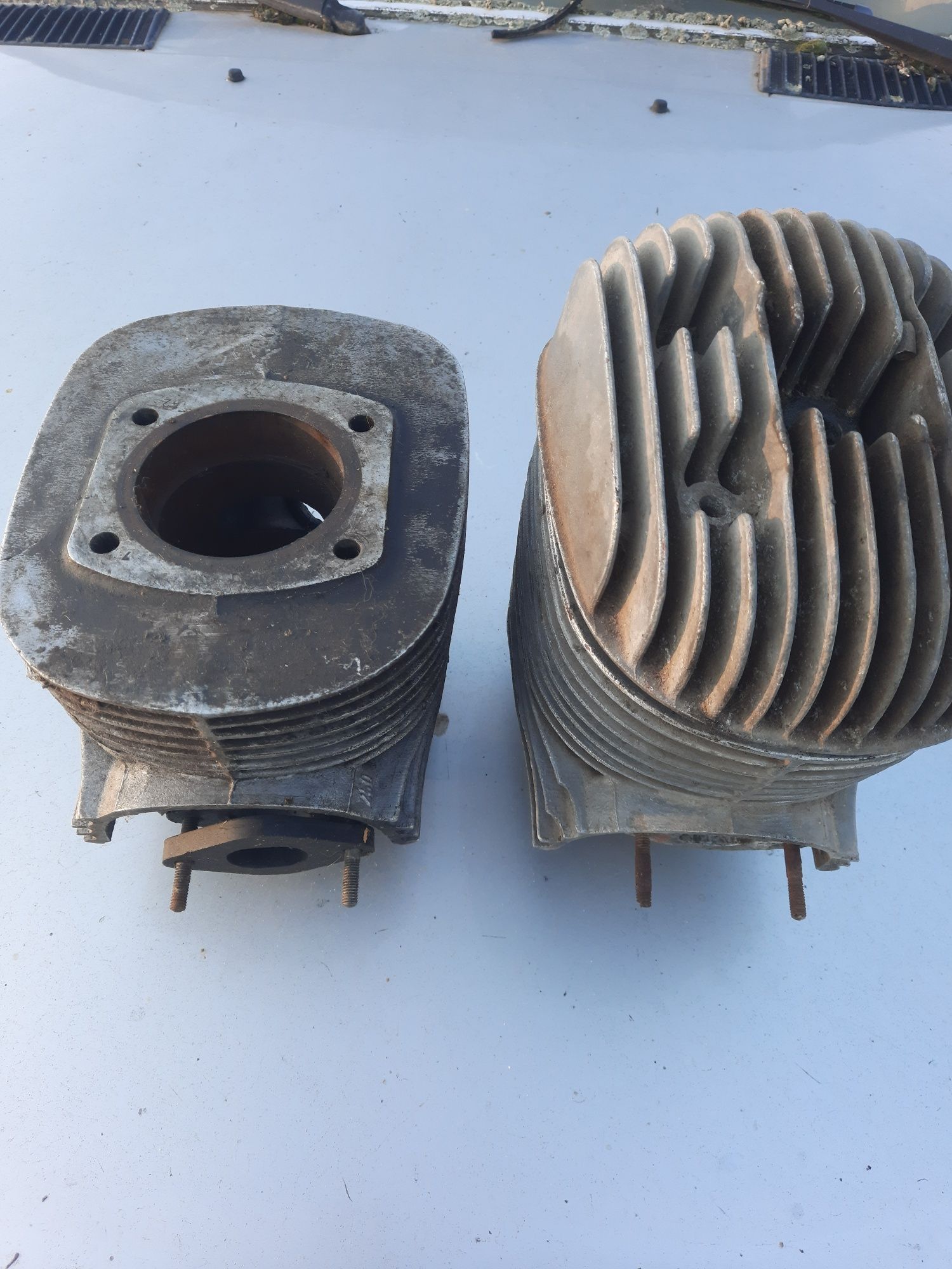Vând piston MZ 250,cilindru 250 și 175.Cote cilidru 62 mm și 72,5 mm.