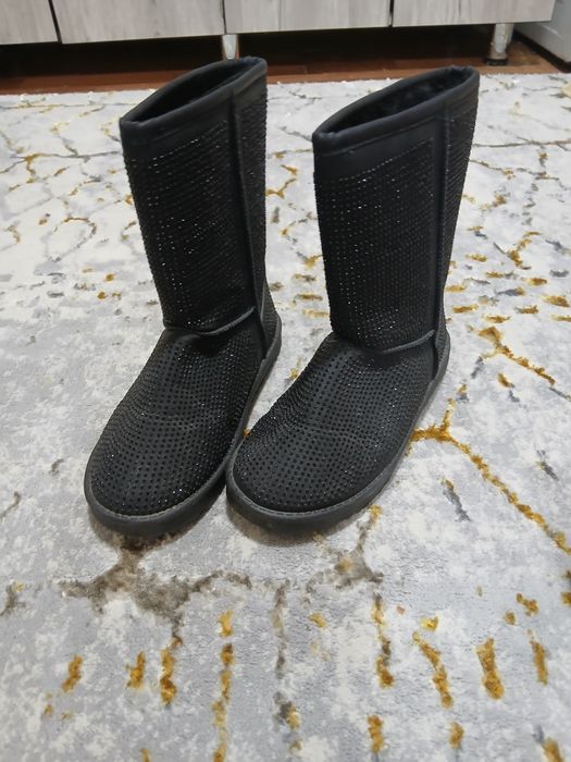 Ayollar  qishki oyoq kiyimi