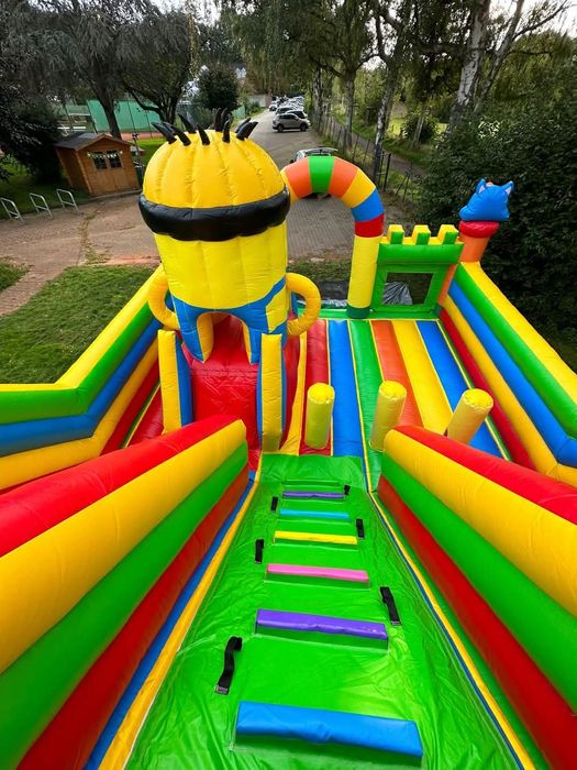 Vând topogan gonflabil folosit un sezon cu tot inclus suflate și kit