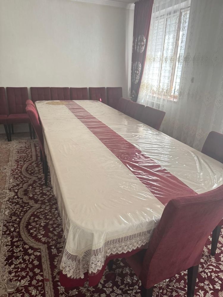 Продается стол 3,5 м, стулья 14 штук цена 300000