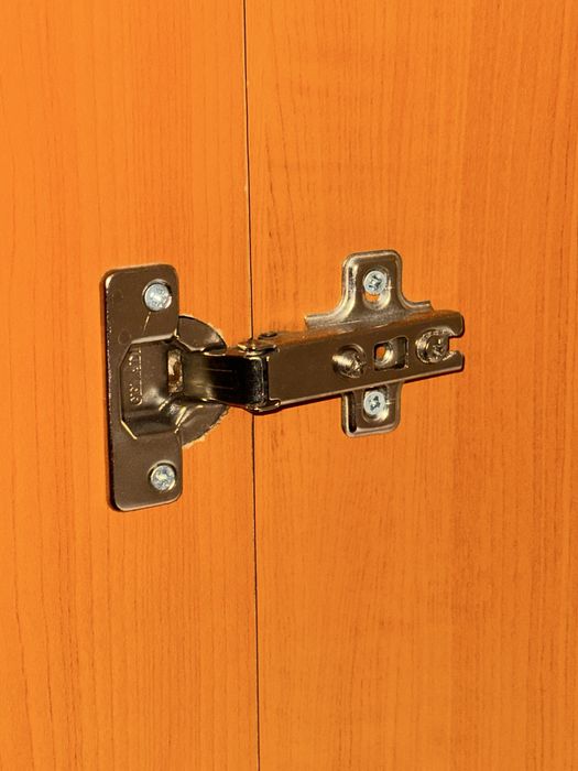 Dulap haine stare impecabila fara nici un fel de defect