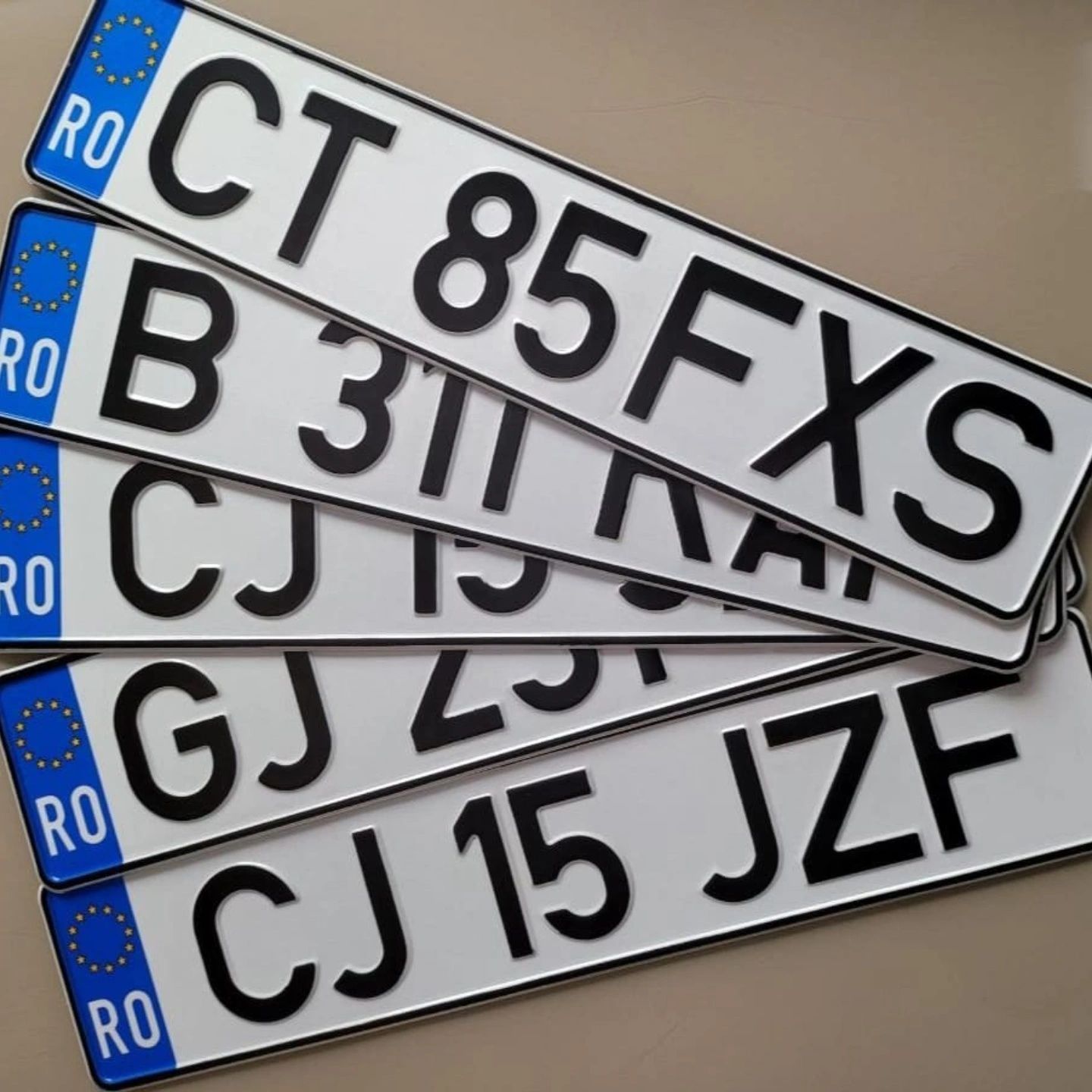 Numere auto ornamentale personalizate