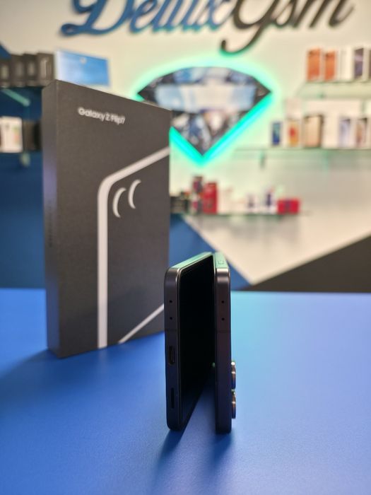 Samsung  Z Flip7 / Jet Black / 512 GB / DeluxGSM