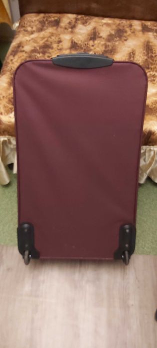 Продавам голям куфар размери 70на45на25