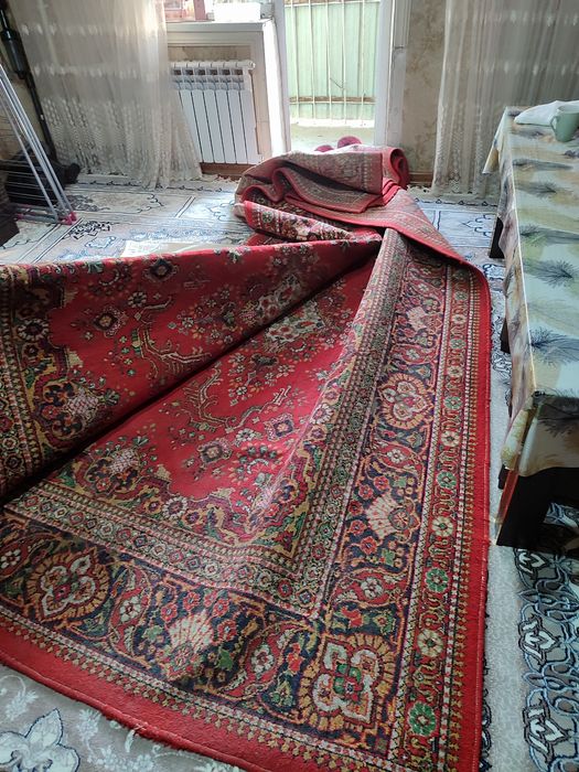 Yangi xolatdagi Xiva gilam sotiladi uzunligi 4 metr eni 3 metr