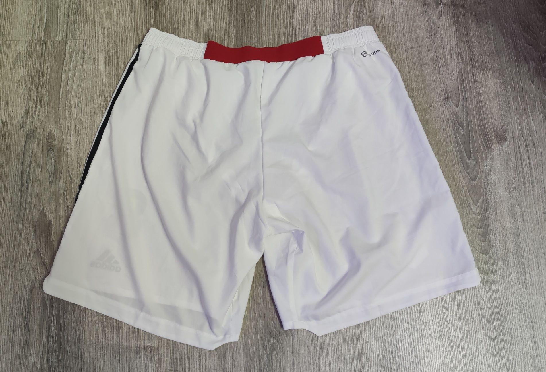 Adidas x Manchester United 2XL футболни шорти