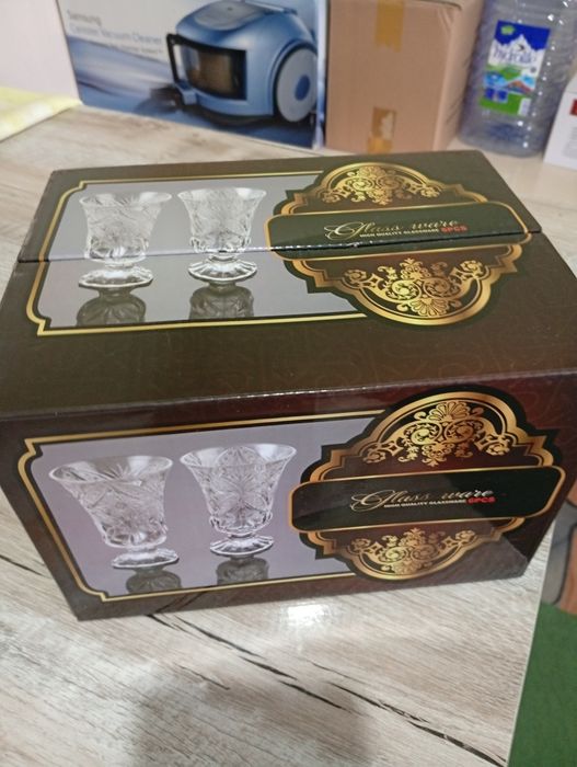 Янги каробкада тутилмаган фужерла