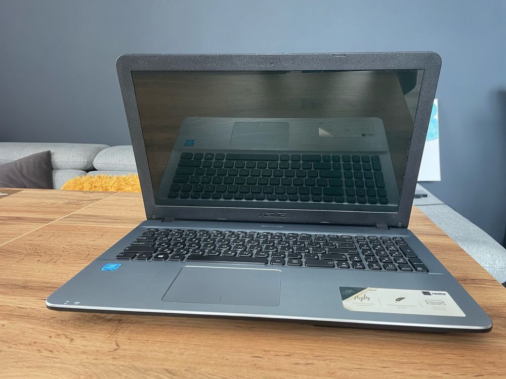 Лаптоп Asus VivoBook Max