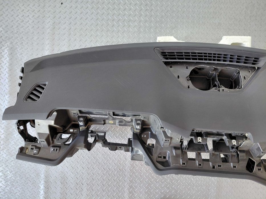 Ново Табло Skoda Kodiaq Шкода Кодиак Черна гума без Head UP