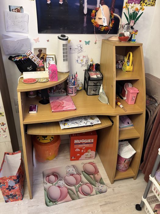 Birou copii cu diverse compartimente