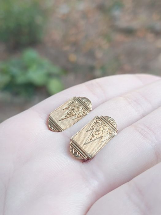 Butoni placati cu aur