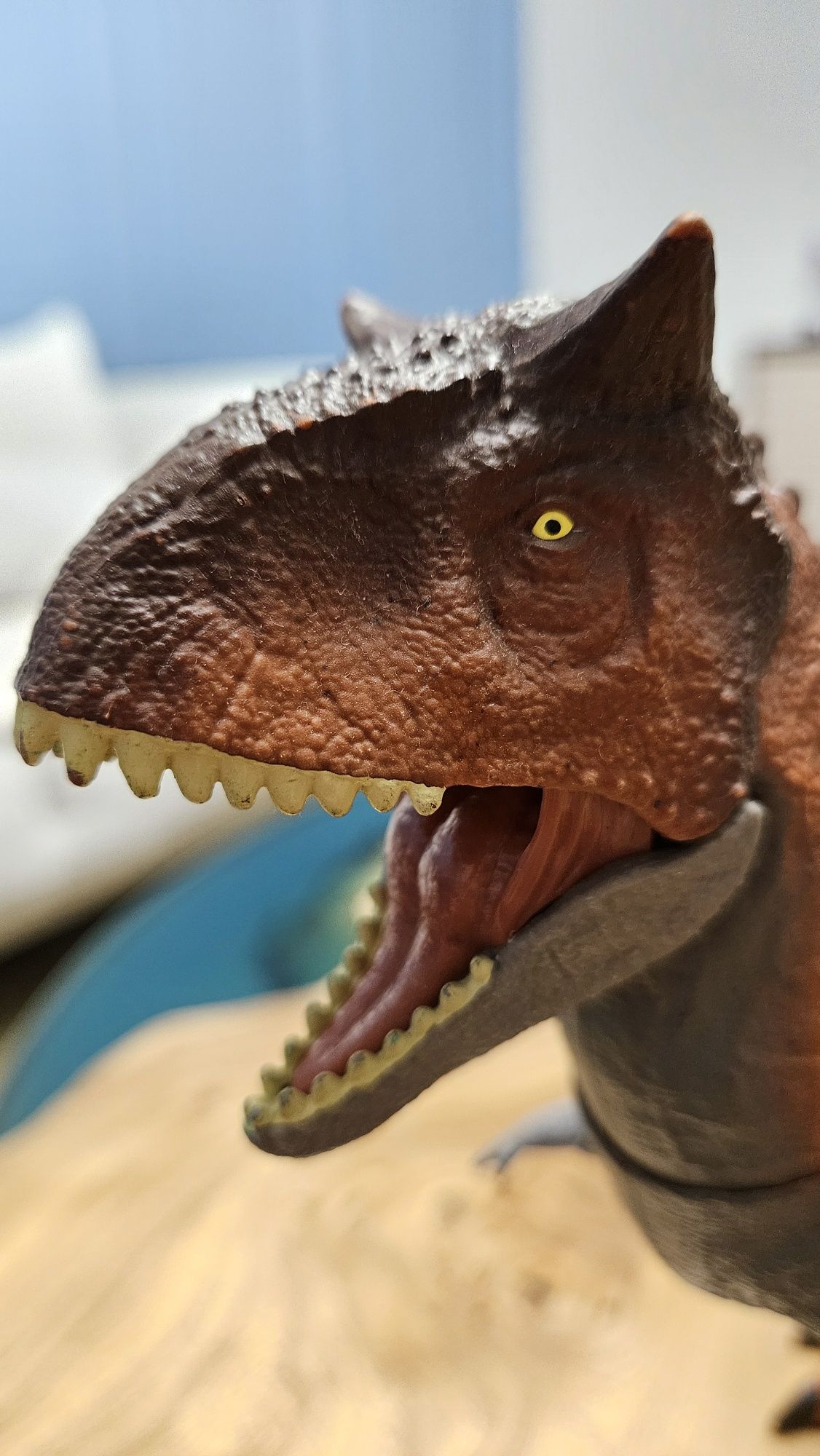Динозавр Корнатавр Jurassic World