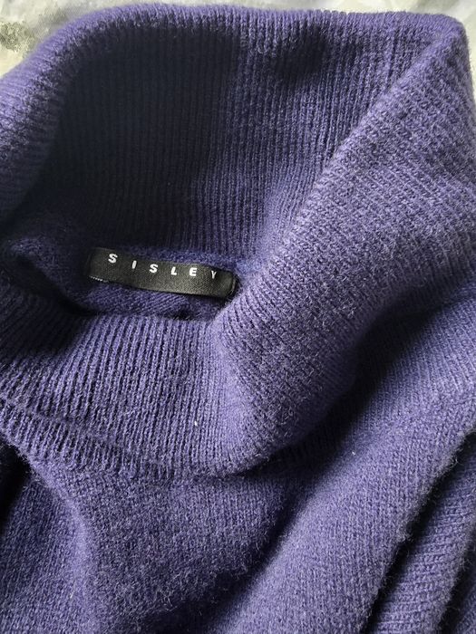 Pulover din lana fina cu guler lejer