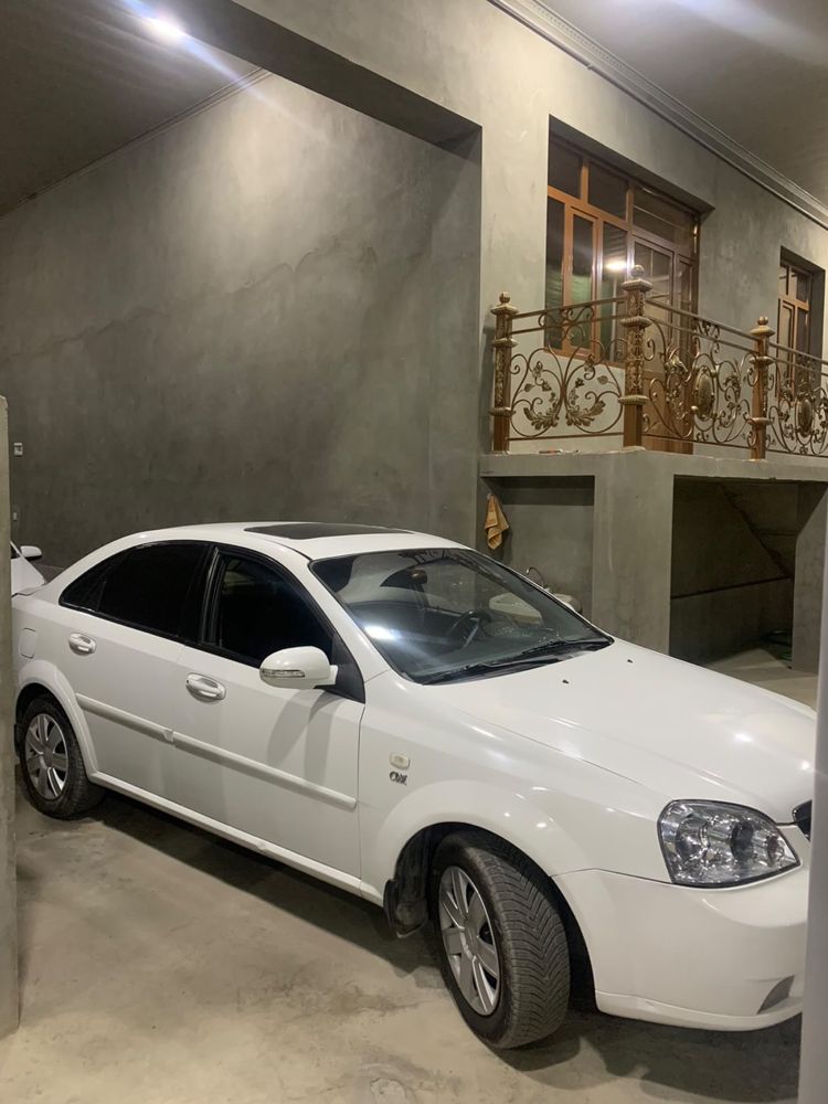 lacetti 1.8 srochna sotiladi
