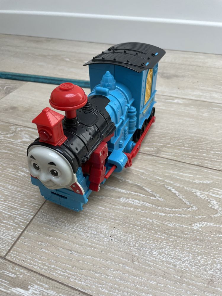 Trenuletul Thomas transform, electric, 21 cm