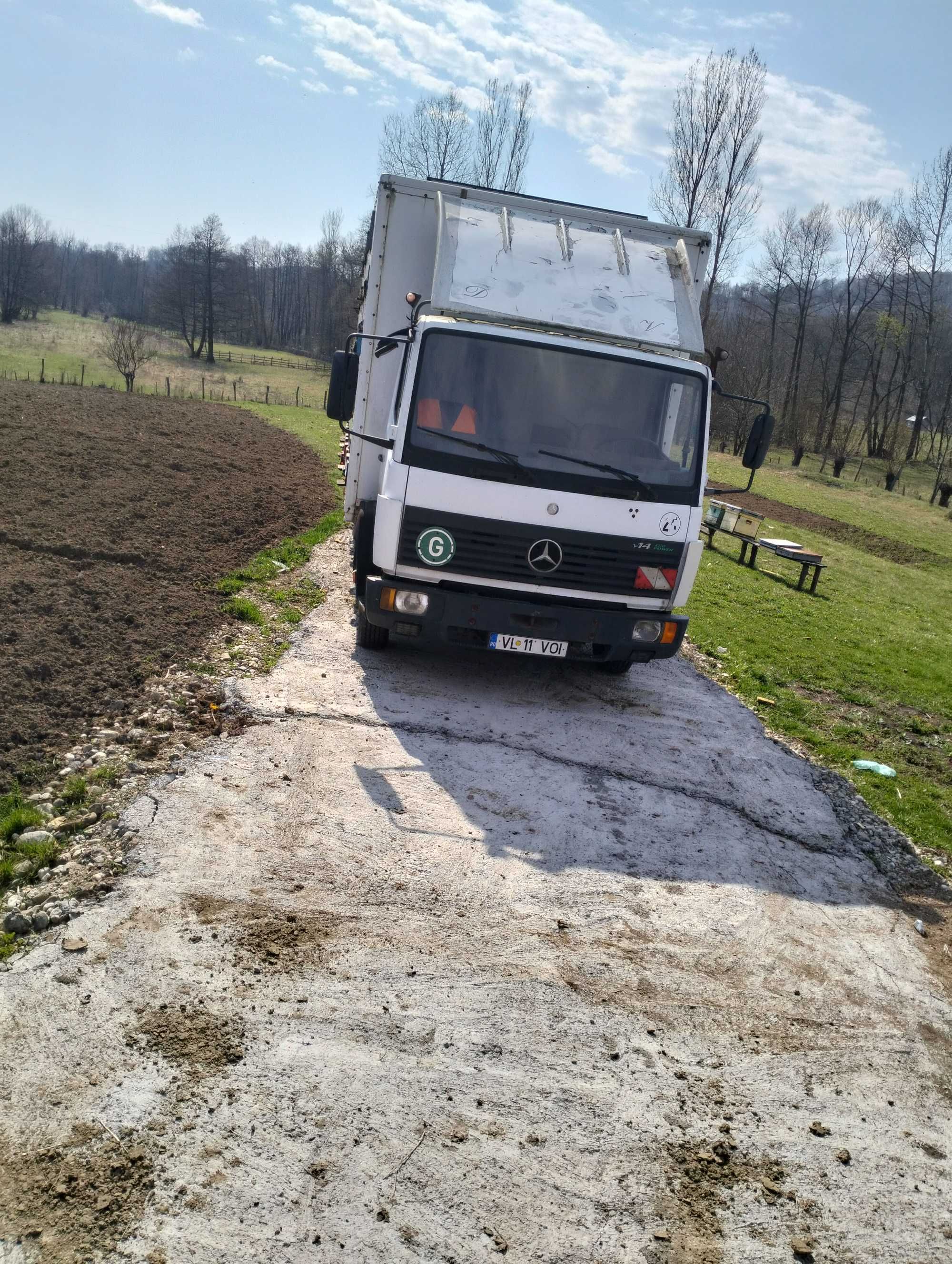 Vând camion apicol Mercedes atego