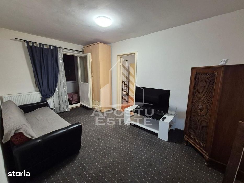 Apartament cu 3 camere, etaj intermediar, centrala proprie, Girocului