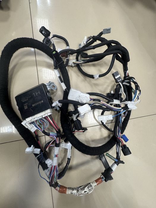 Тойота  Хайландер Проводной Блока от Богажника