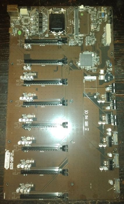 Placa de baza cu 8 + 4 sloturi
