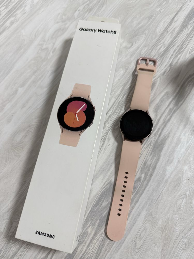 Продам часы Galaxy watch 5 в розовом цвете