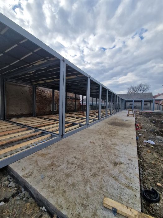 Vand containere modulare suprapuse si cadre metalice