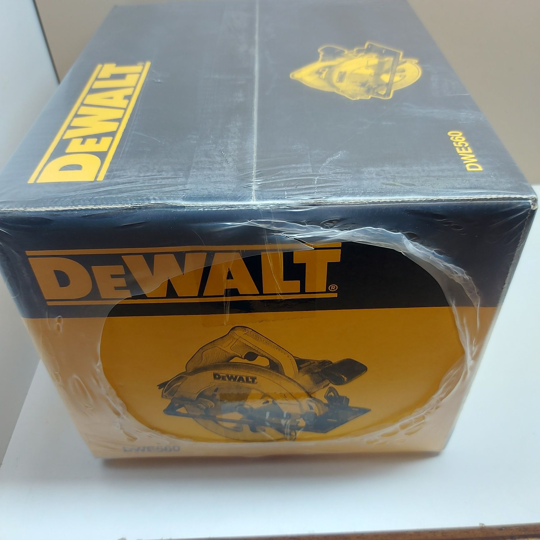 Циркуляр DeWALT DWE560-QS (1350W/65mm)