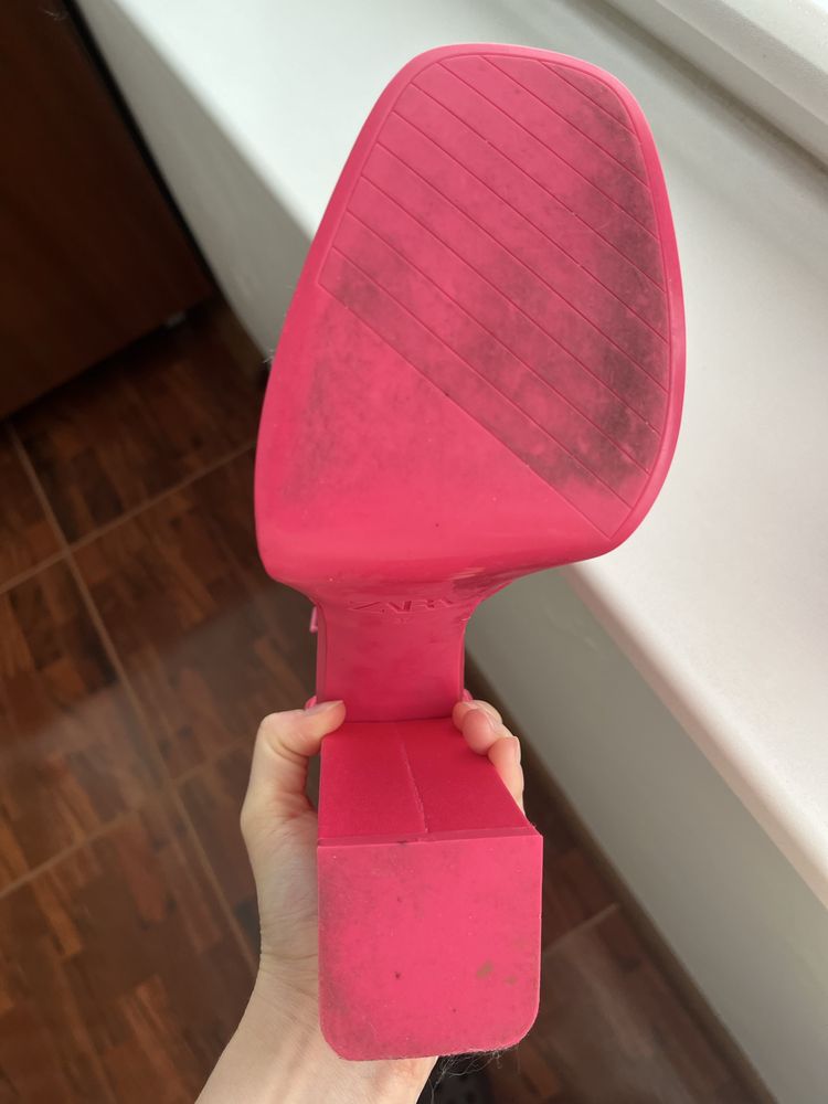 Pantofi cu toc si platforma zara