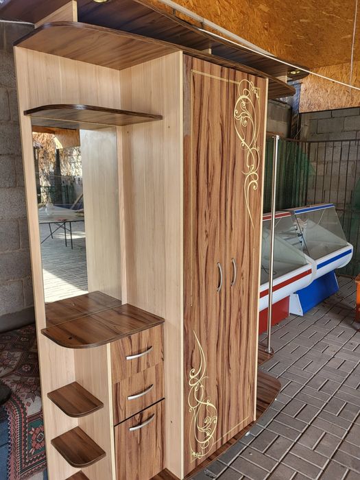 Продам прихожку шкаф многоцелевой назначения