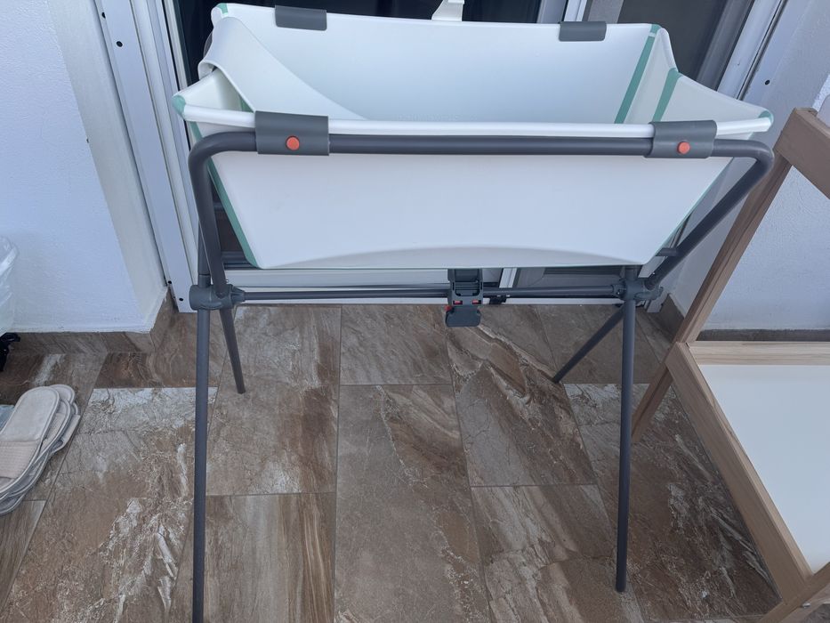 Stokke flexi bath cu suport metalic si de nou nascut