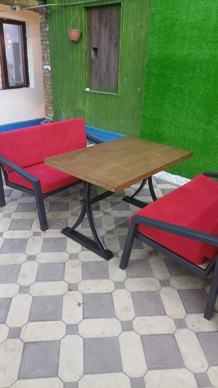 Стол со стульями