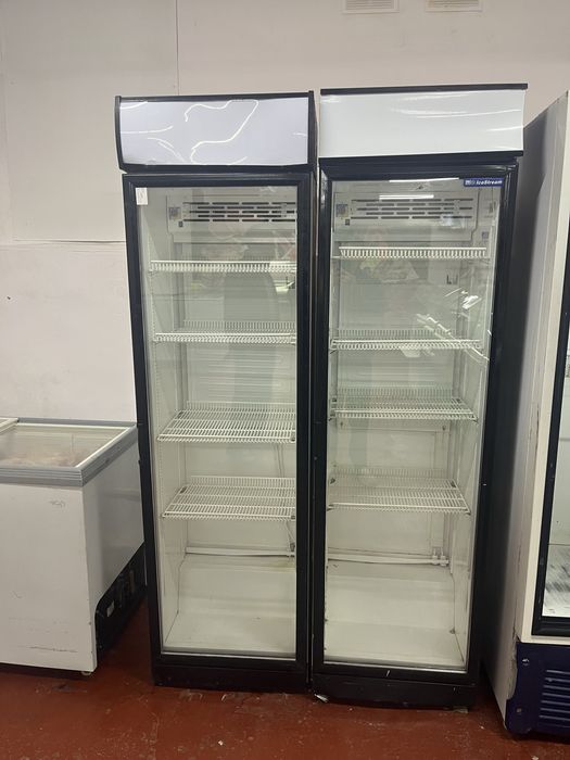 Два холодильника под напитки по 80 тыс