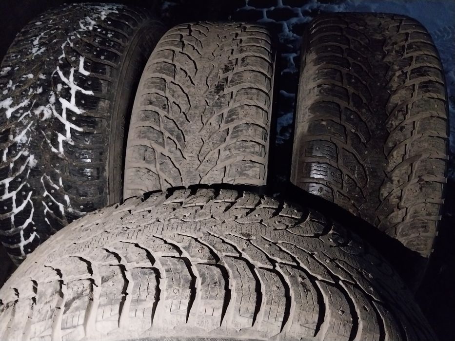 4 шины Nokian 275 60 R20. На одном баллоне боковая латка.