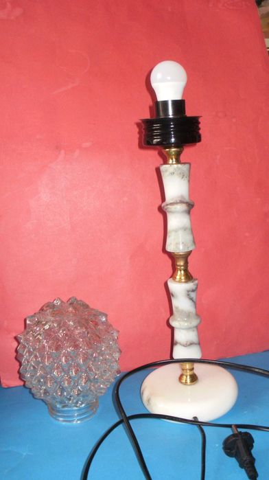 Нова настолна винтидж мраморна лампа с глобус и h=53см