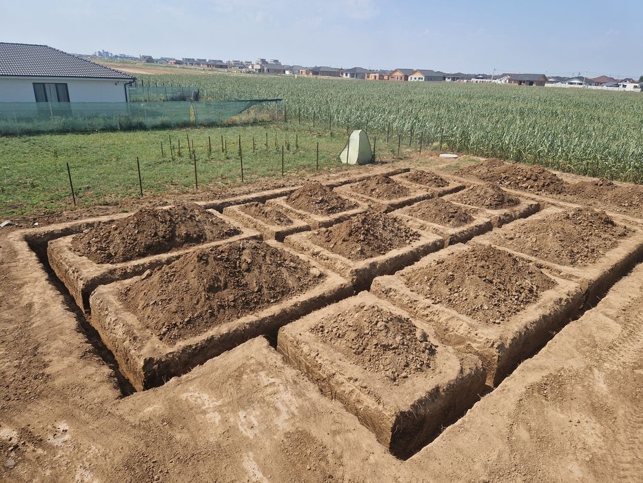 Închiriez Buldoexcavator și Camioane 8x4