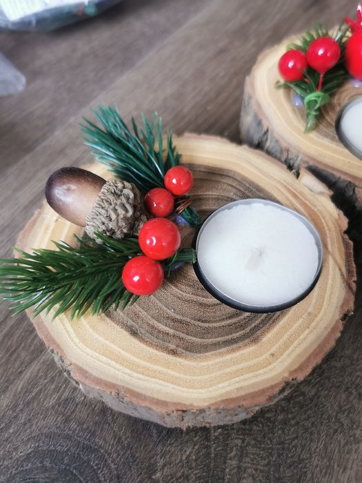 Коледни свещи с дървена подложка