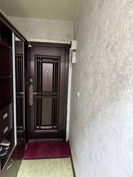 Чиланзар 24 кв.  3комнатная кирпич.