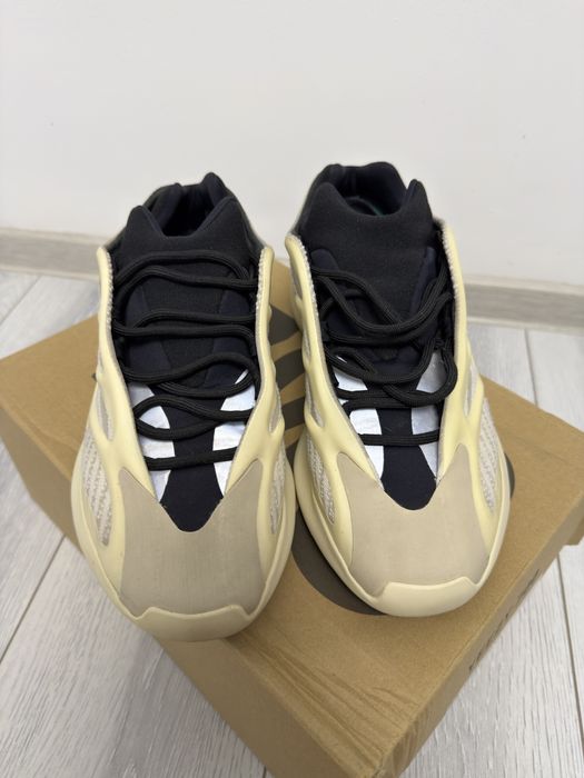 Yeezy 700 Azael Full Box