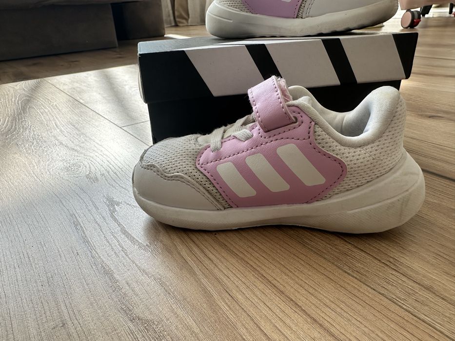 Маратонки Adidas, 22 размер