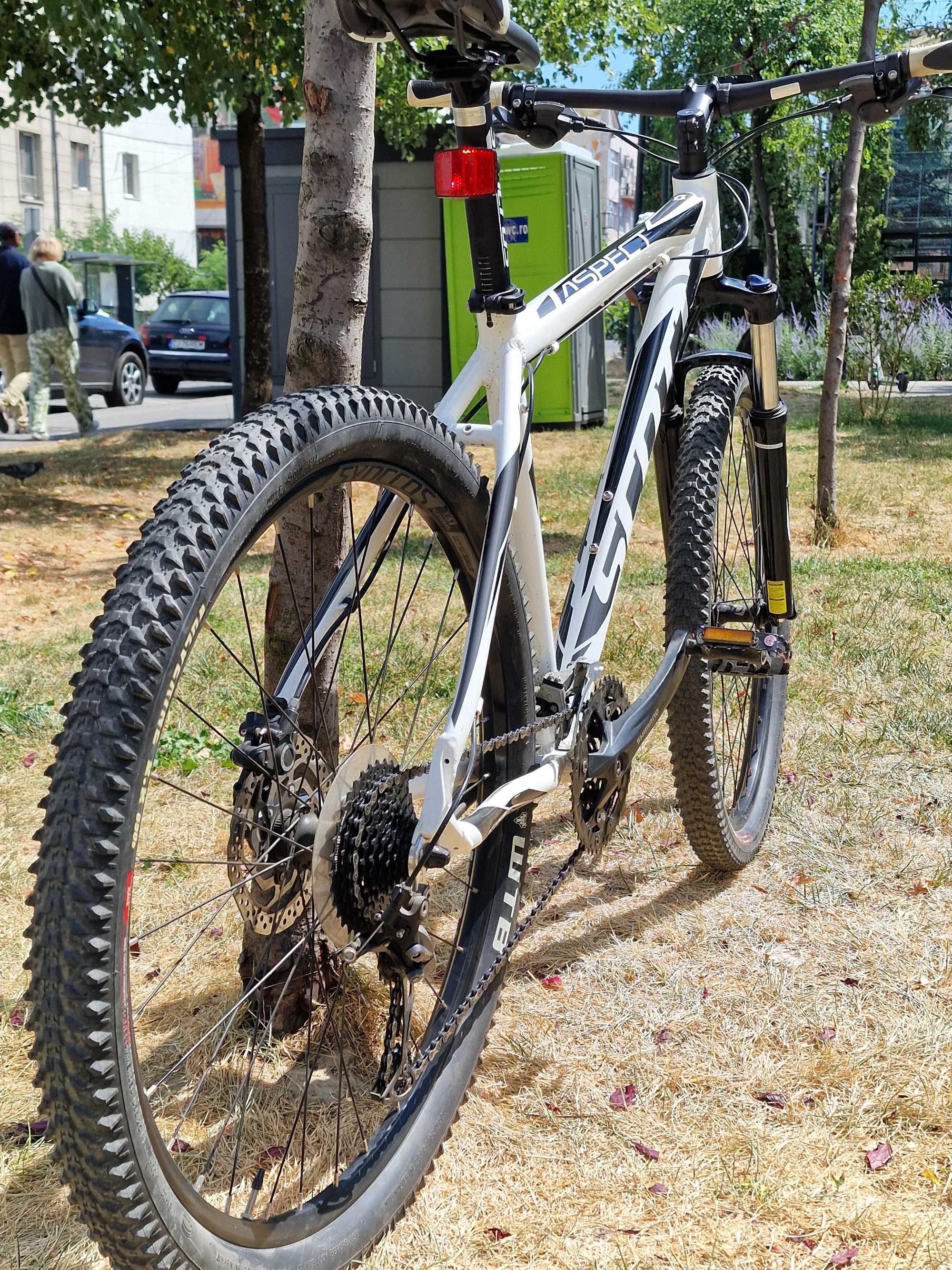 Scott Aspect 740 alb/negru