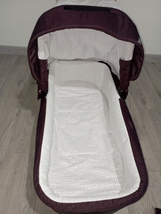 Vând cărucior Adamex 3 in 1