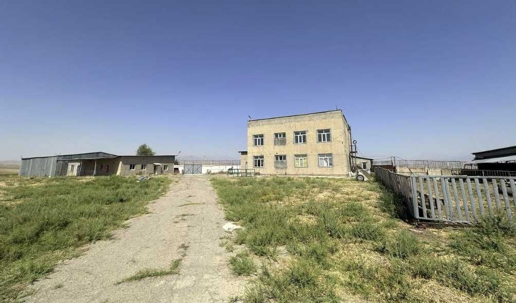 Продаётся птице ферма на 3 га земли в Кибрайском р-не