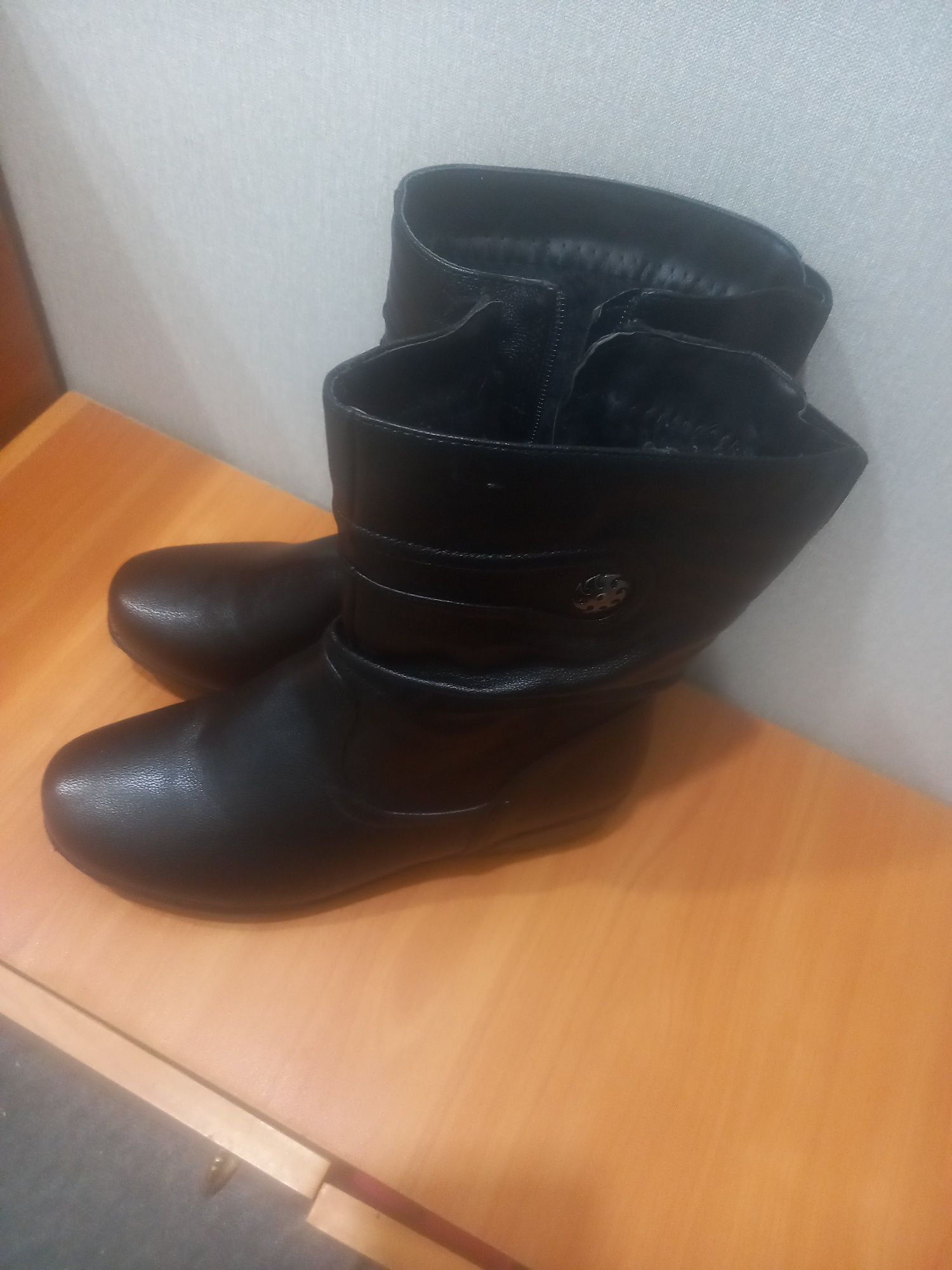 Продам зимние сапоги 42 р