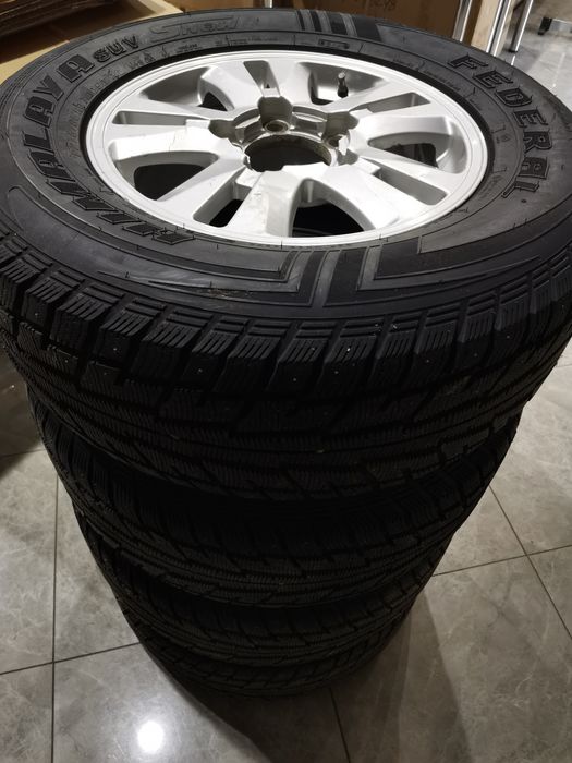 Зимние шины 275/65/17