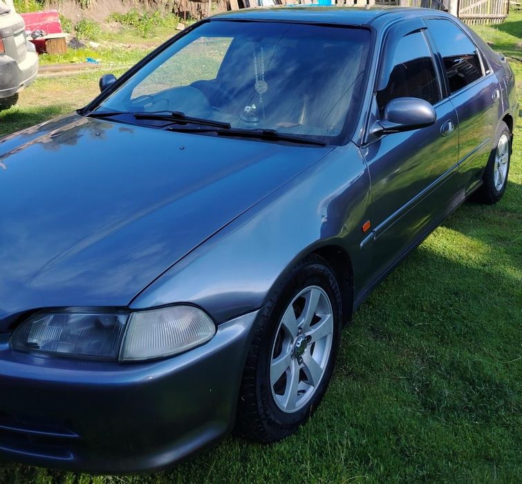 Продам машину на полном ходу, сел и поехал, масло не ест,